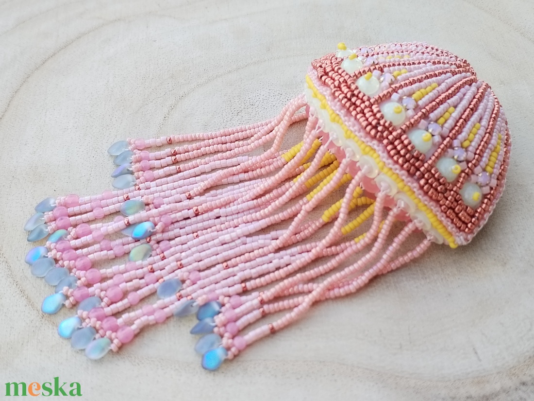 Medúza bross, 3d állatos bross, rózsaszín kitűző, műalkotás a gallérodon - ékszer - kitűző és bross - Meska.hu