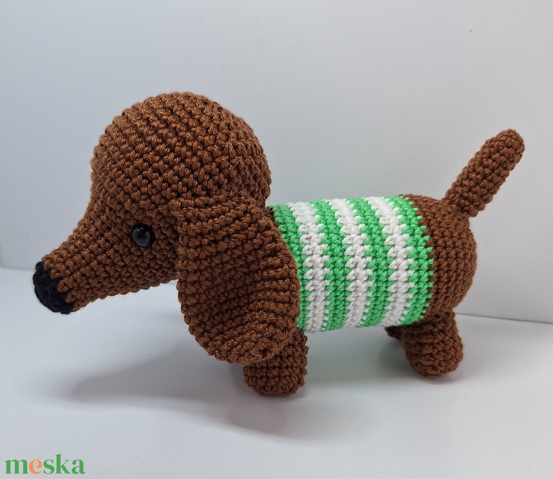 Horgolt tacskó  - játék & sport - plüssállat & játékfigura - kutya - Meska.hu