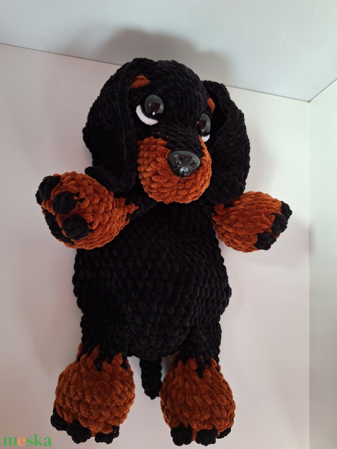 Horgolt tacsi szundipajti.  - játék & sport - plüssállat & játékfigura - kutya - Meska.hu