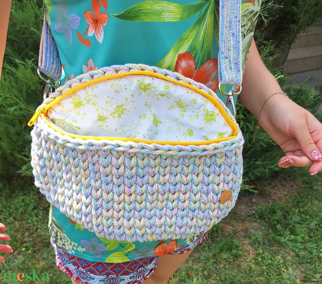 Horgolt crossbody táska  - táska & tok - kézitáska & válltáska - vállon átvethető táska - Meska.hu