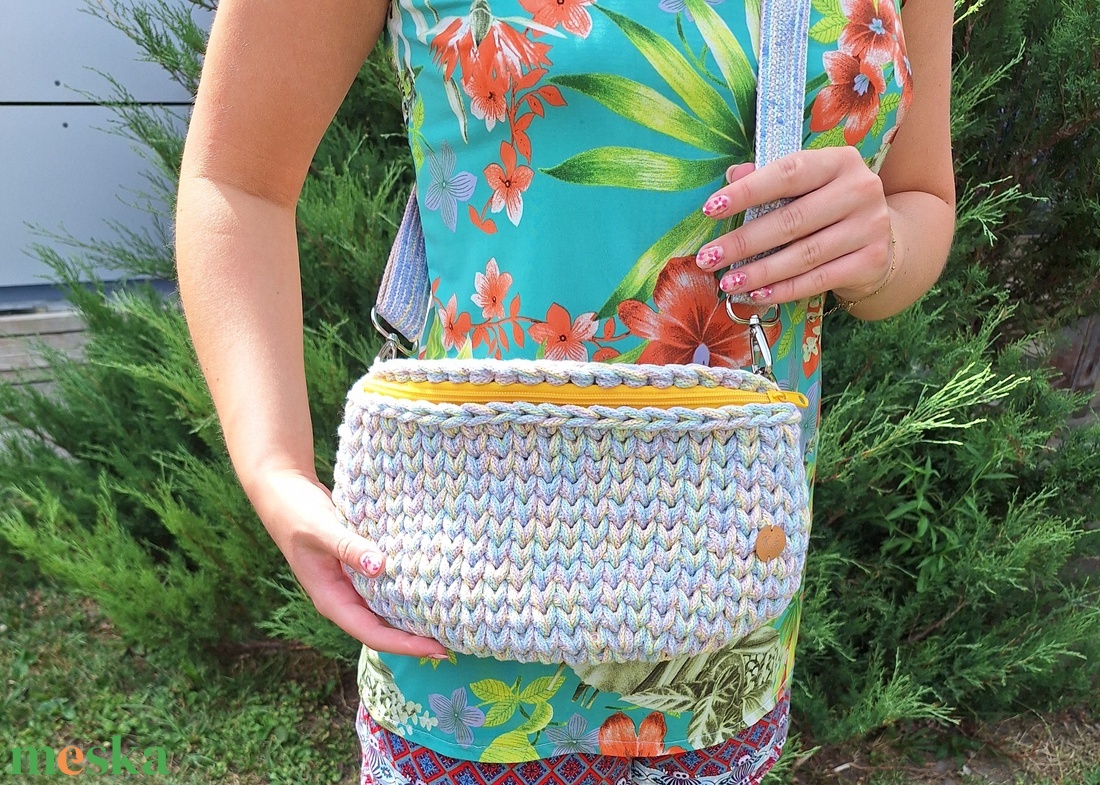 Horgolt crossbody táska  - táska & tok - kézitáska & válltáska - vállon átvethető táska - Meska.hu
