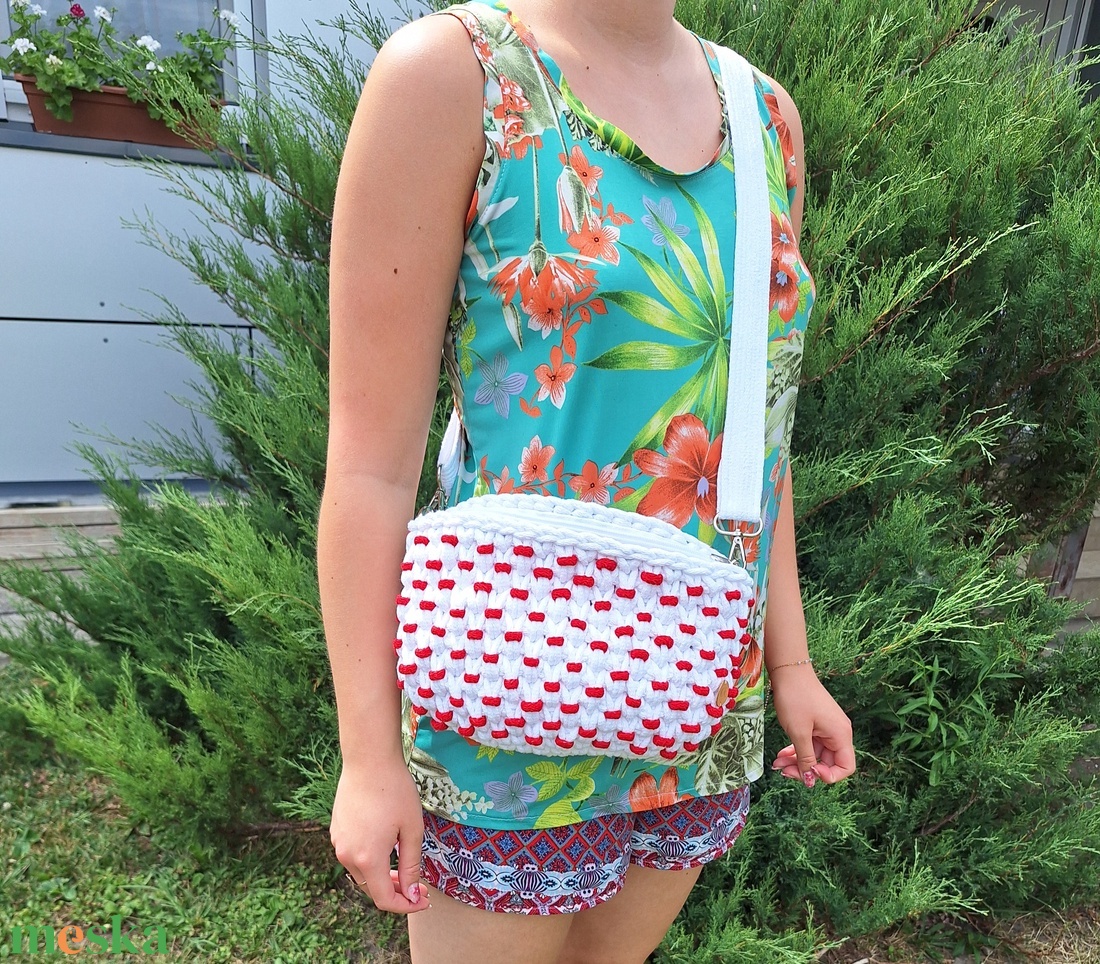 Horgolt crossbody táska  - táska & tok - kézitáska & válltáska - vállon átvethető táska - Meska.hu