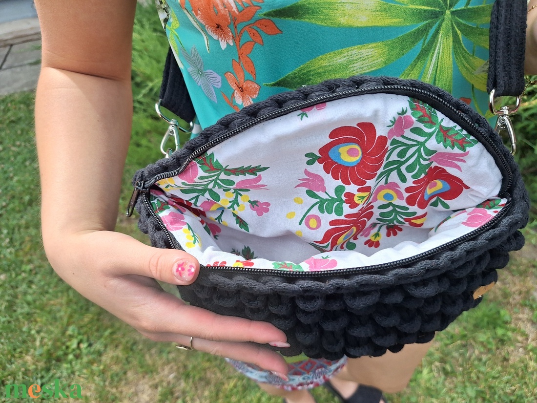 Horgolt crossbody táska  - táska & tok - kézitáska & válltáska - vállon átvethető táska - Meska.hu