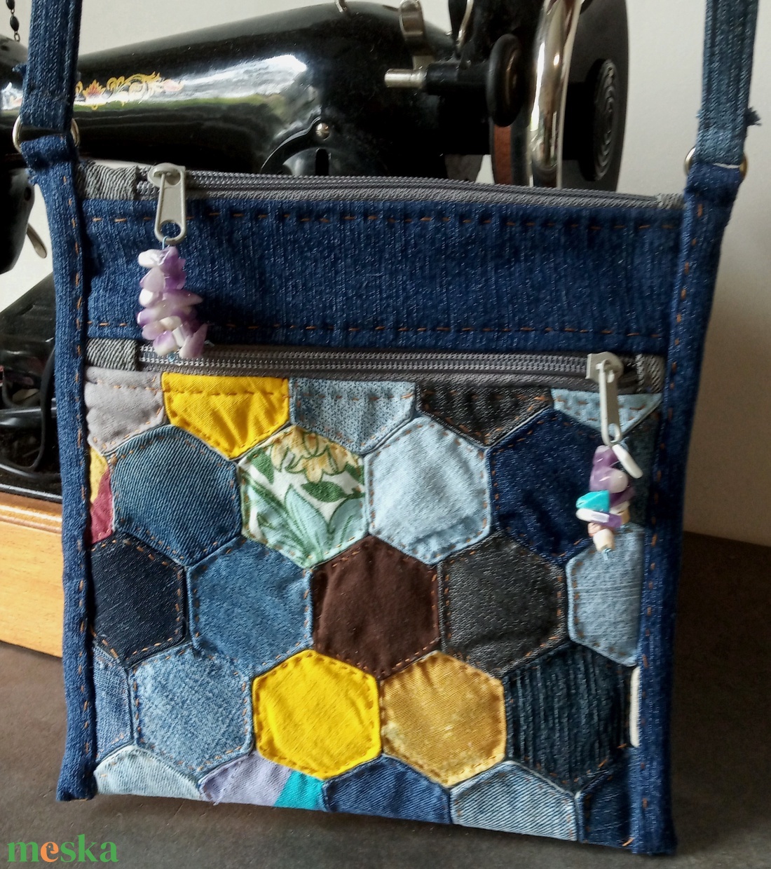 Kézi tűzéssel díszített, átvetős (crossbody) táska - táska & tok - kézitáska & válltáska - vállon átvethető táska - Meska.hu Kézi tűzéssel díszített, átvetős (crossbody) táska - táska & tok - kézitáska & válltáska - vállon átvethető táska - Meska.hu