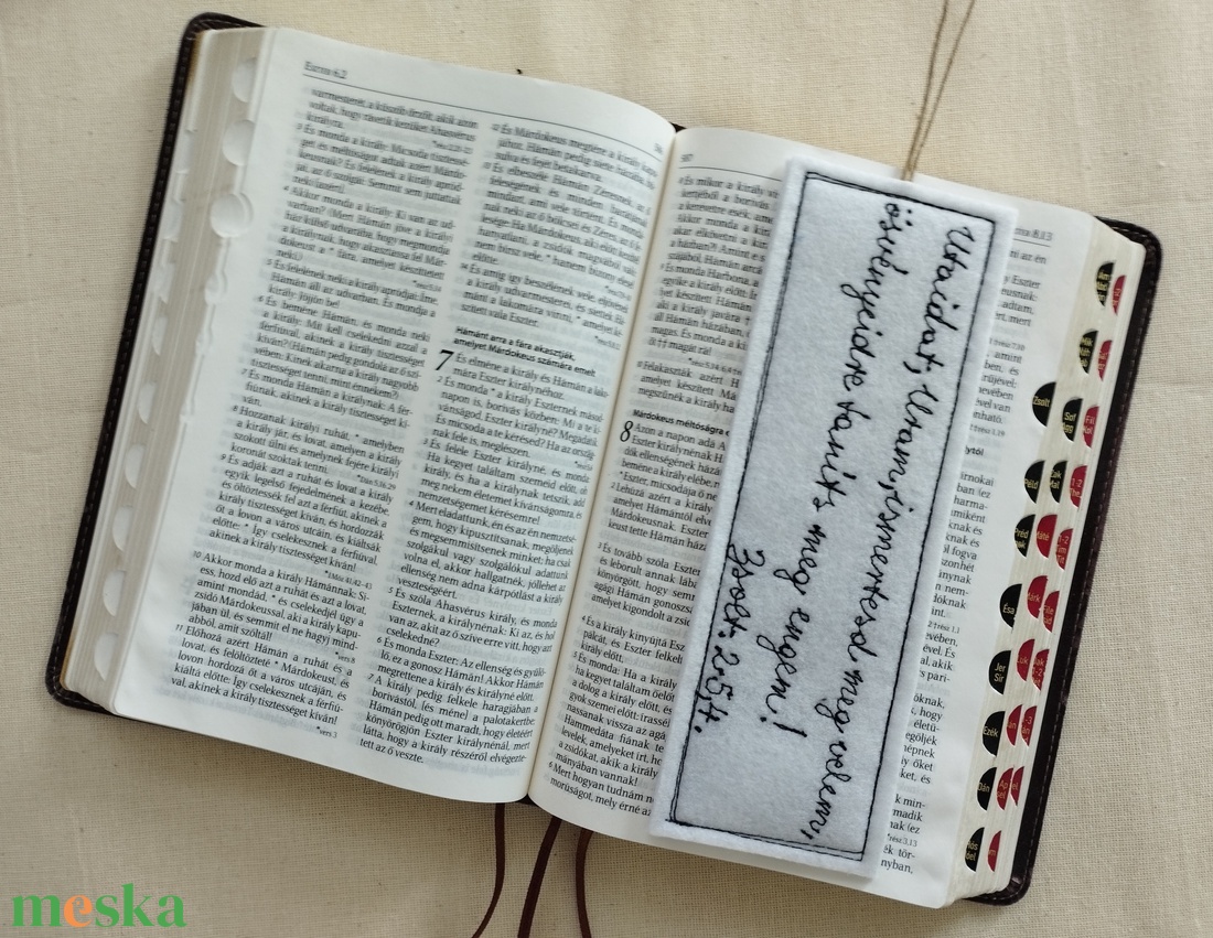 Könyvjelző bibliai igével, textilből varrva  - könyv & zene - könyvjelző - Meska.hu