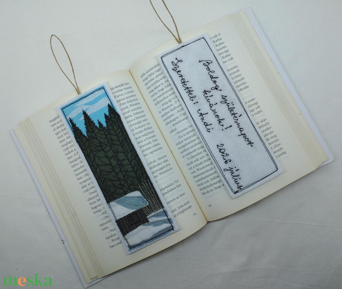 Könyvjelző egyedi felirattal, textilből varrva  - könyv & zene - könyvjelző - Meska.hu