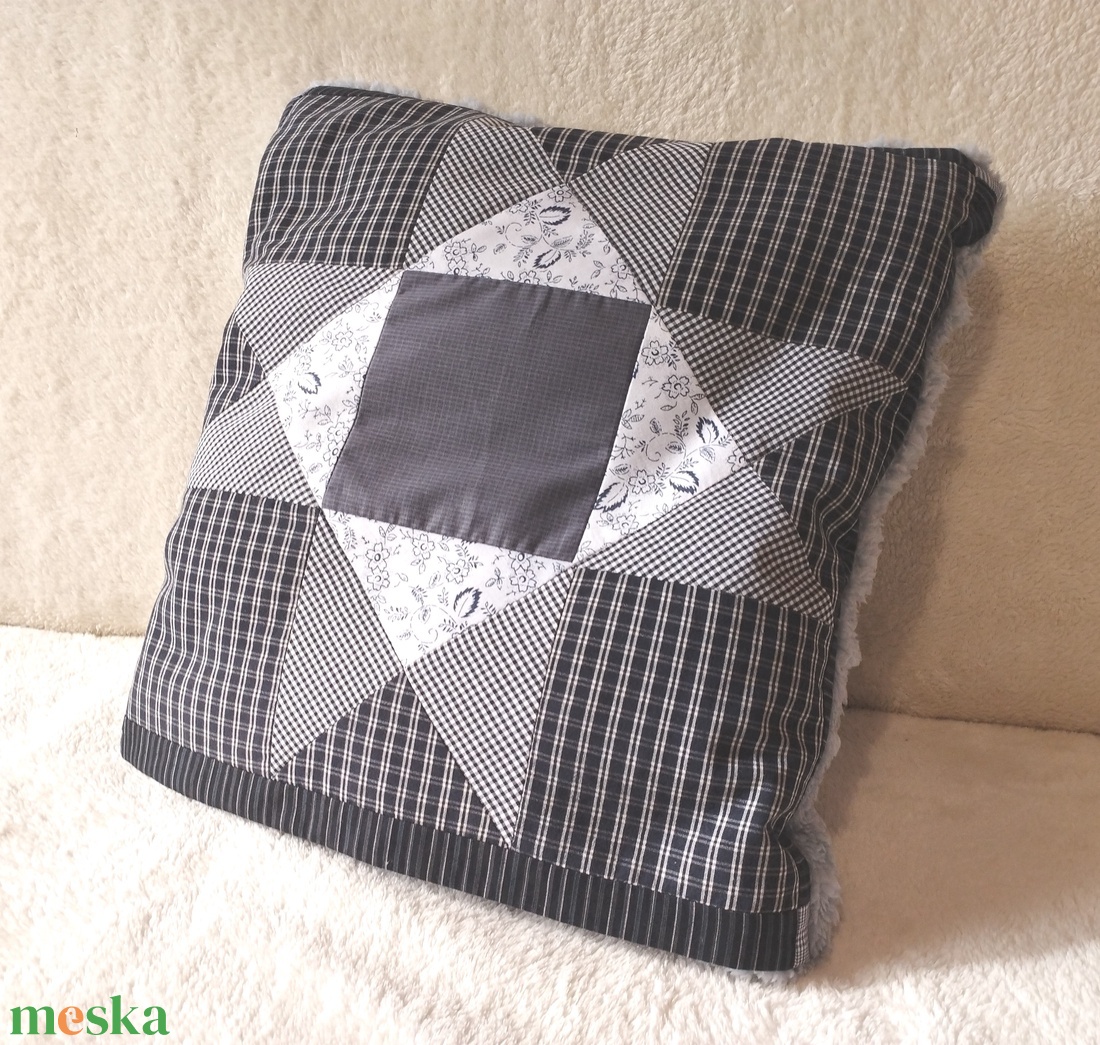Takaró a párnában - kézműves patchwork lakástextil - Quillow - otthon & életmód - lakástextil - felnőtt takaró, pléd - Meska.hu