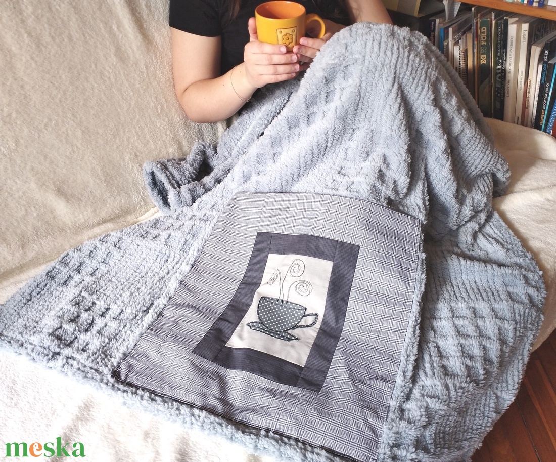 Takaró a párnában - kézműves patchwork lakástextil - Quillow - otthon & életmód - lakástextil - felnőtt takaró, pléd - Meska.hu