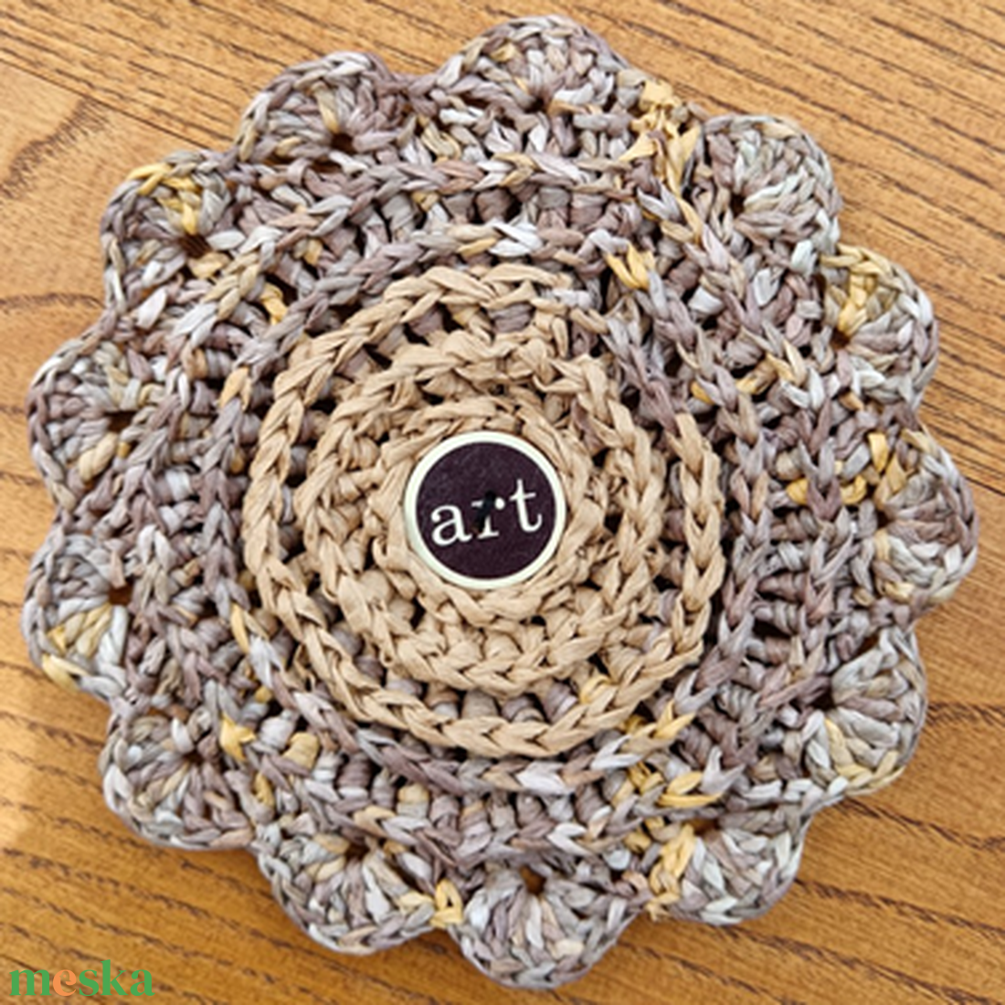 Kézzel horgolt raffia asztali készlet � 6 részes szett kosárkával és alátétekkel - otthon & életmód - konyhafelszerelés, tálalás - konyhai textil - edényfogó & edényfedő - Meska.hu