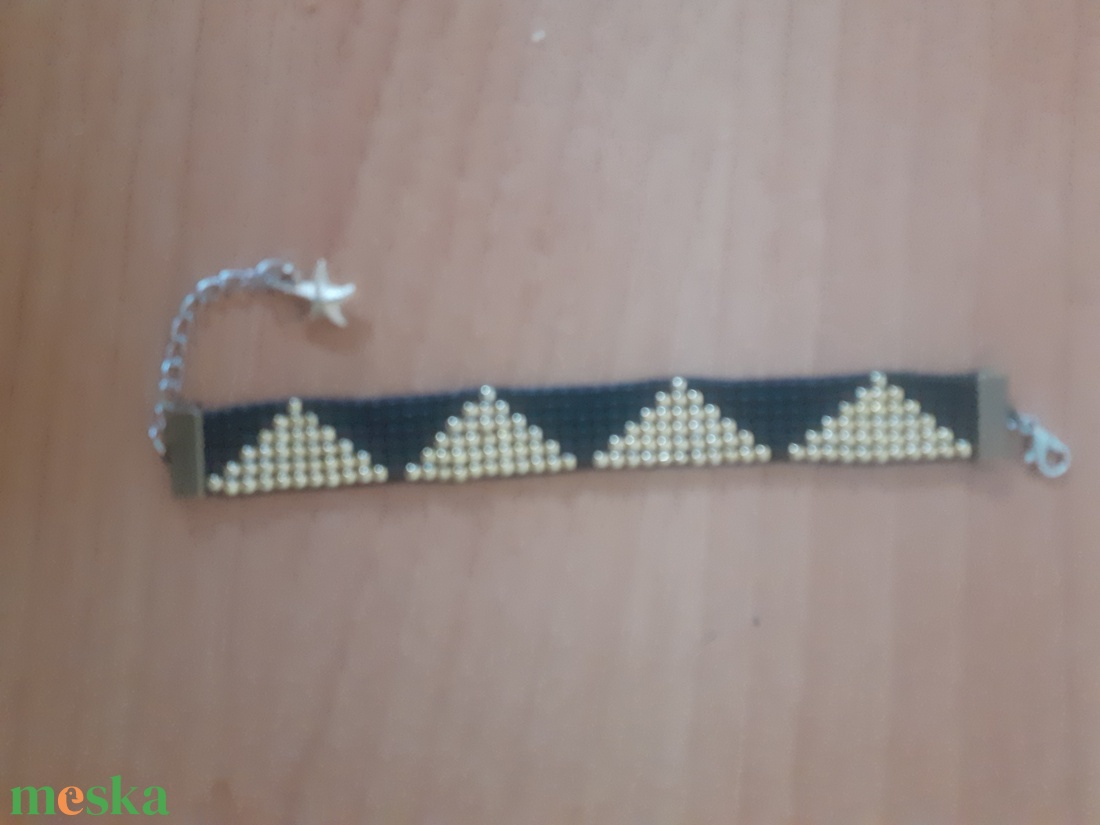 Elegáns gyöngyszövött karkötő - ékszer - ékszerszett - Meska.hu Elegáns gyöngyszövött karkötő - ékszer - ékszerszett - Meska.hu