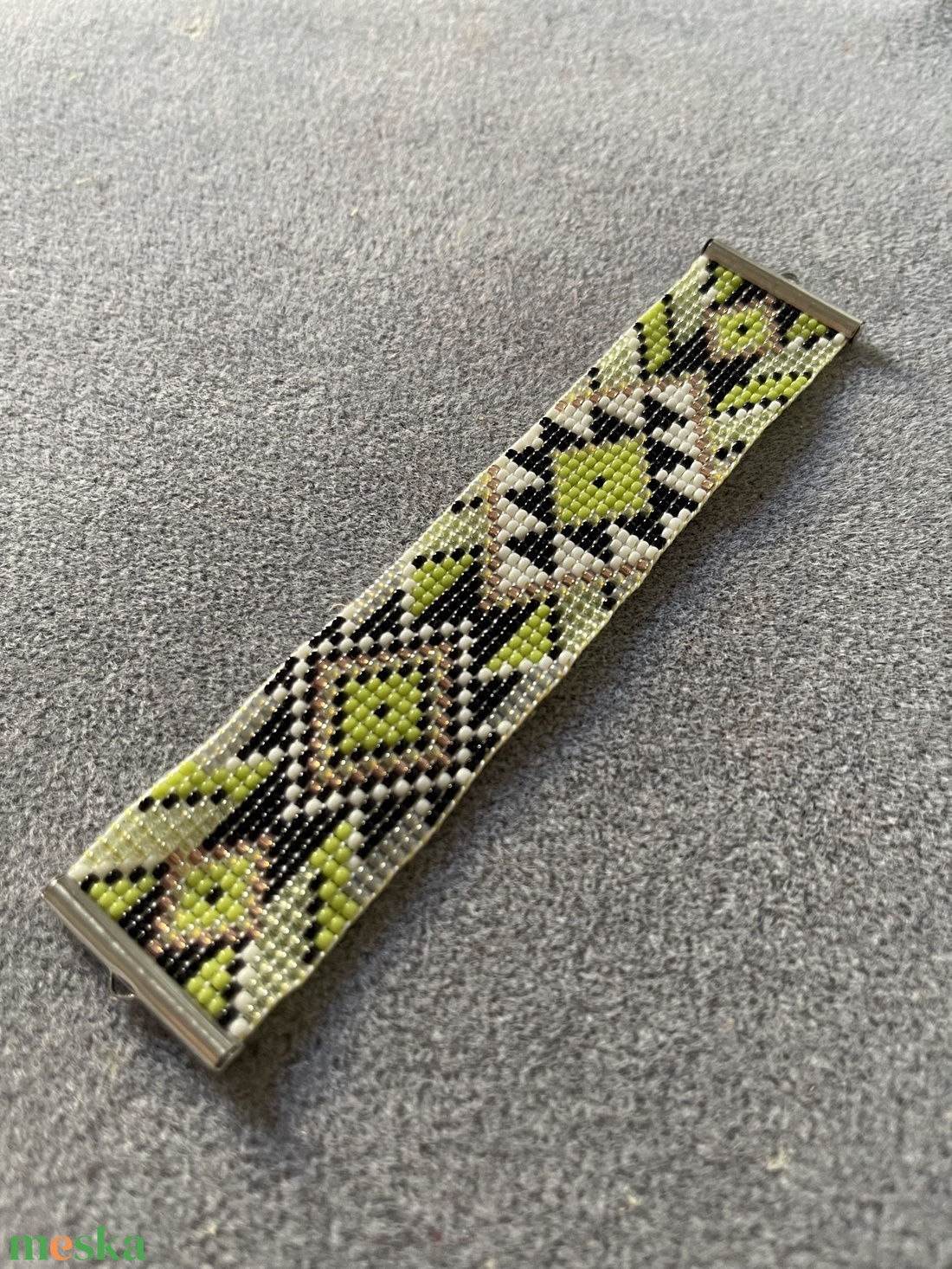 Zold- fekete gyongyszovott karkoto - ékszer - karkötő - gyöngyös karkötő - Meska.hu