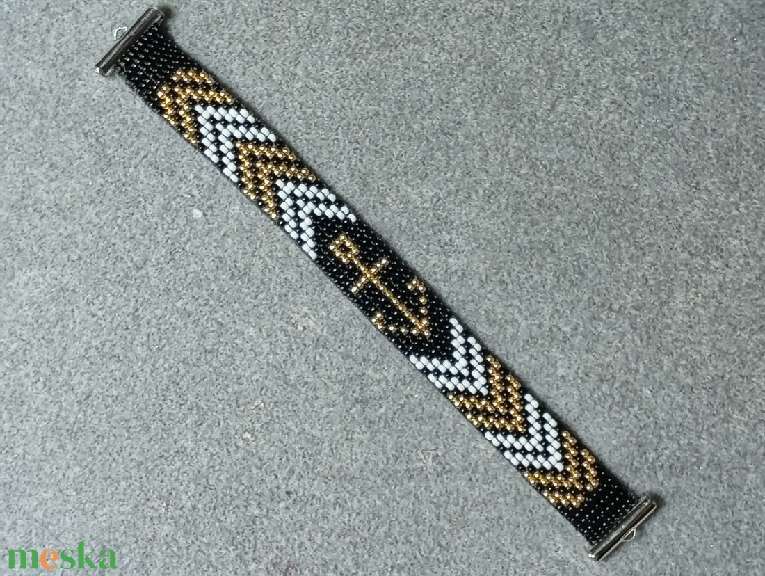 Diszdobozos arany horgonyos gyöngyszövött karkötő  - ékszer - karkötő - gyöngyös karkötő - Meska.hu