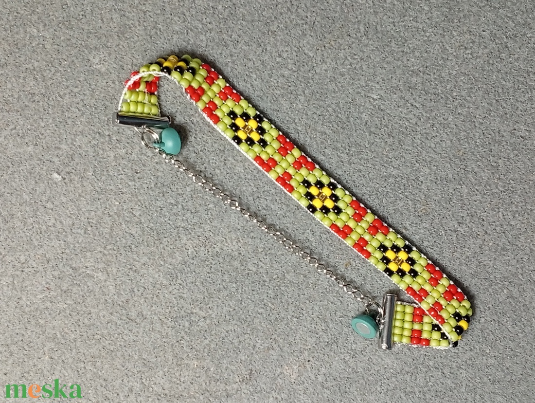 Diszdobozos színes 4  gyöngyszövött karkötő  - ékszer - karkötő - gyöngyös karkötő - Meska.hu