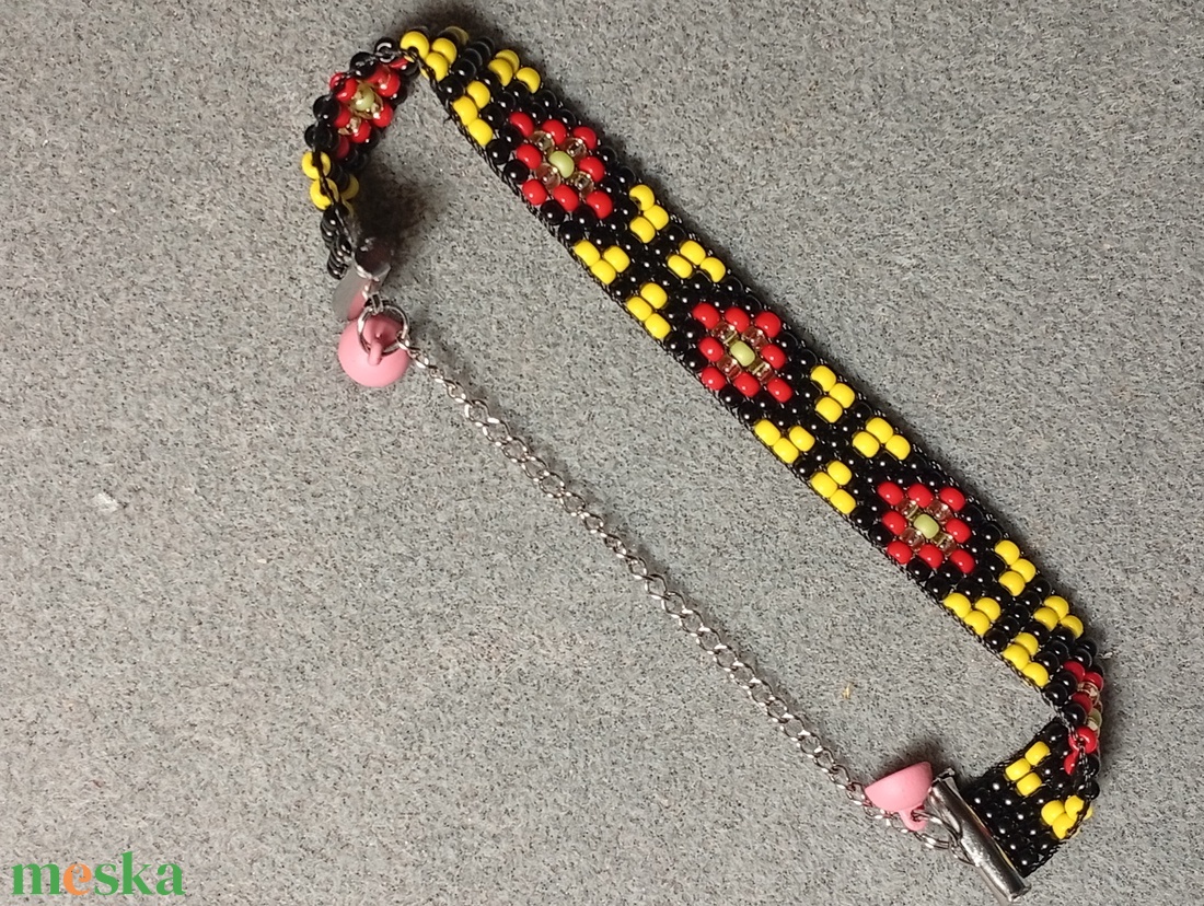 Diszdobozos színes 5  gyöngyszövött karkötő  - ékszer - karkötő - gyöngyös karkötő - Meska.hu