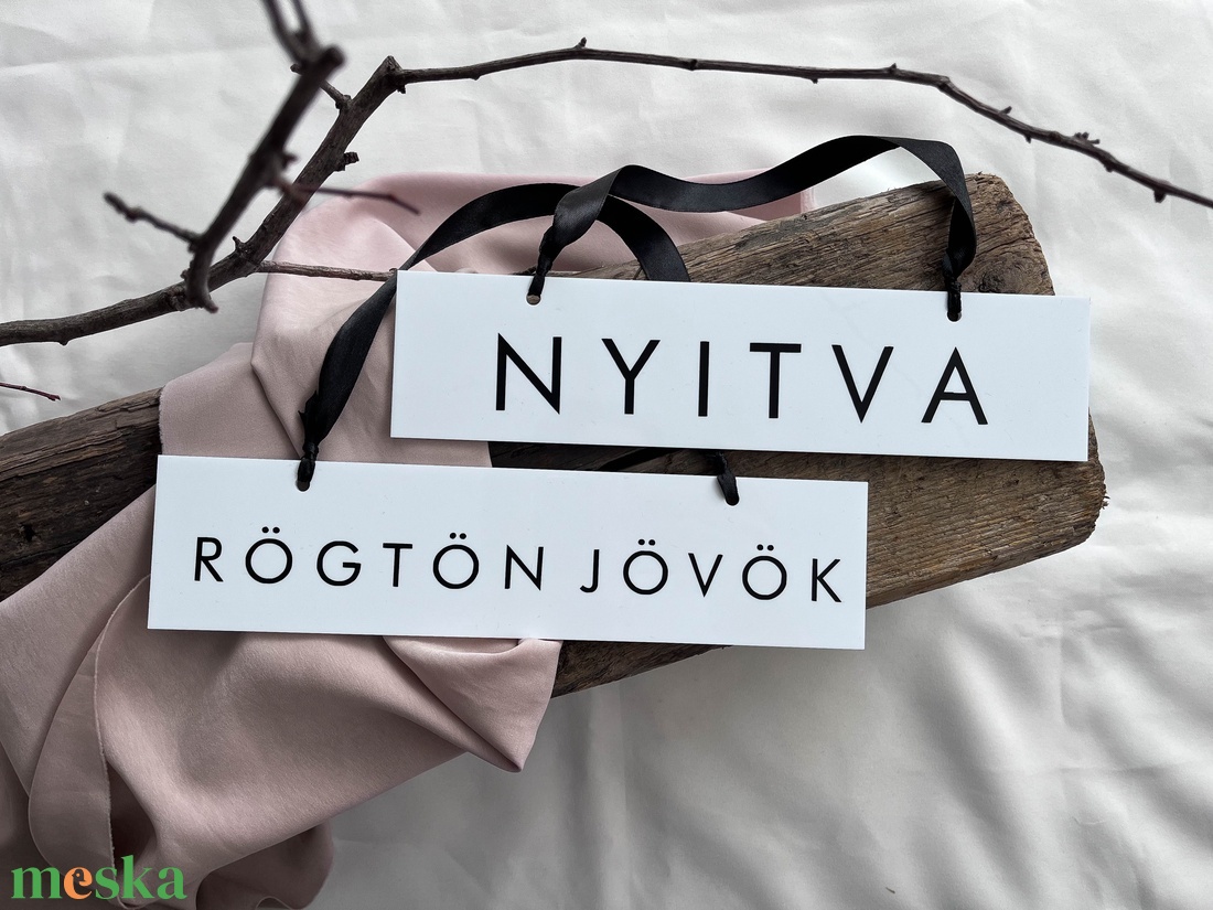 Fehér nyitva-zárva tábla, rögtön jövök tábla - otthon & életmód - dekoráció - ajtó- és ablak dekoráció - ajtótábla - Meska.hu