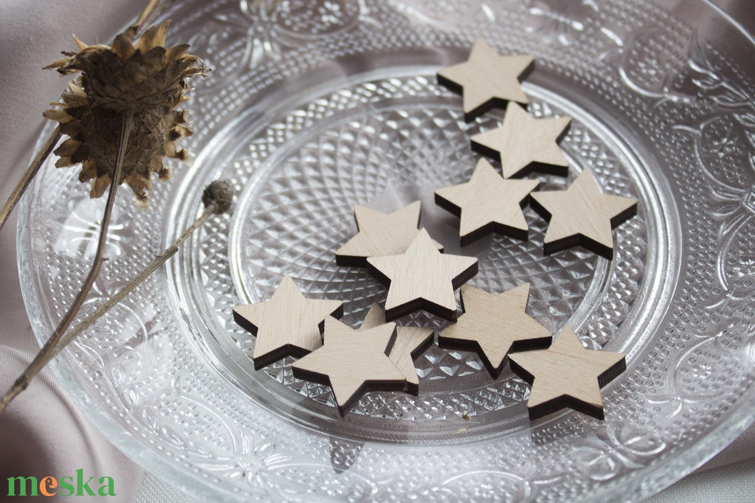 Csillag konfetti fából (20 darabos csomag) - kellékek & szerszámok - dekorációs kellékek - egyéb kellékek - Meska.hu