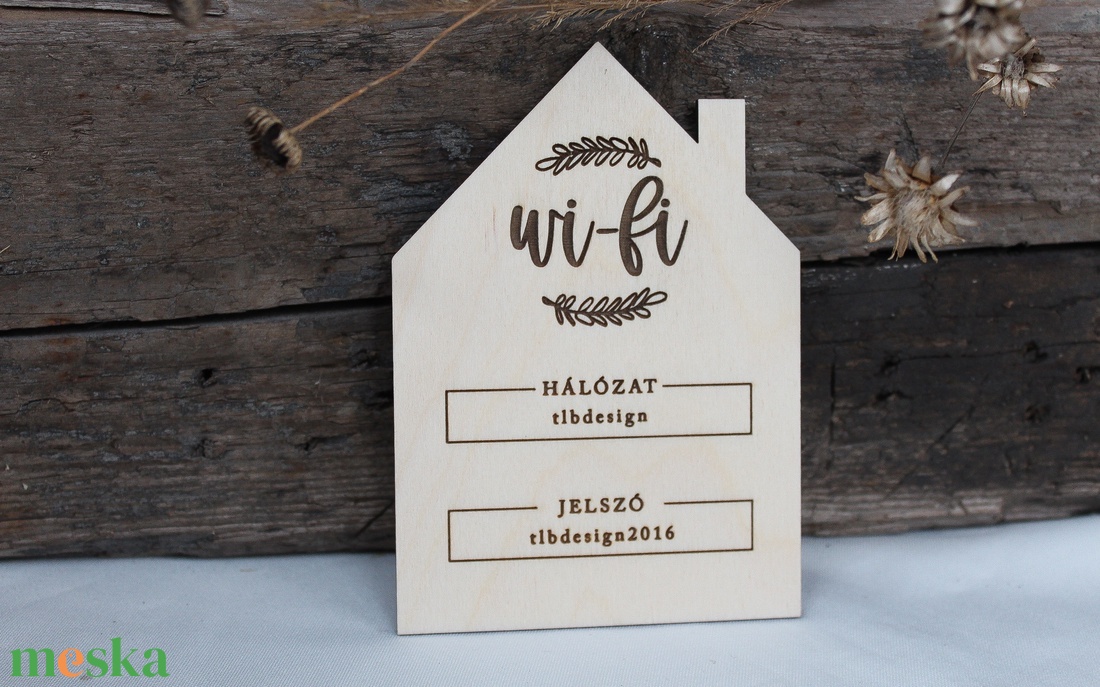 Wifi-jelszós házikó, csatlakozási kód tábla - otthon & életmód - dekoráció - asztal és polc dekoráció - gravírozott táblák - Meska.hu