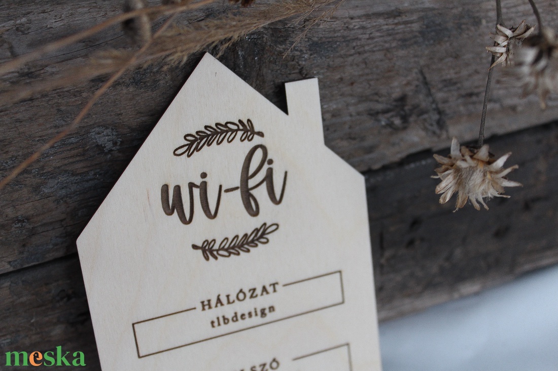 Wifi-jelszós házikó, csatlakozási kód tábla - otthon & életmód - dekoráció - asztal és polc dekoráció - gravírozott táblák - Meska.hu