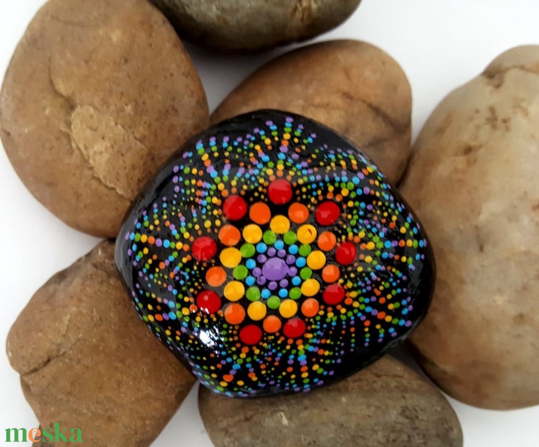 pöttyöző technikával készített manadala stílusú természetes ajándék kő - otthon & életmód - dekoráció - spiritualitás - mandala - Meska.hu pöttyöző technikával készített manadala stílusú természetes ajándék kő - otthon & életmód - dekoráció - spiritualitás - mandala - Meska.hu