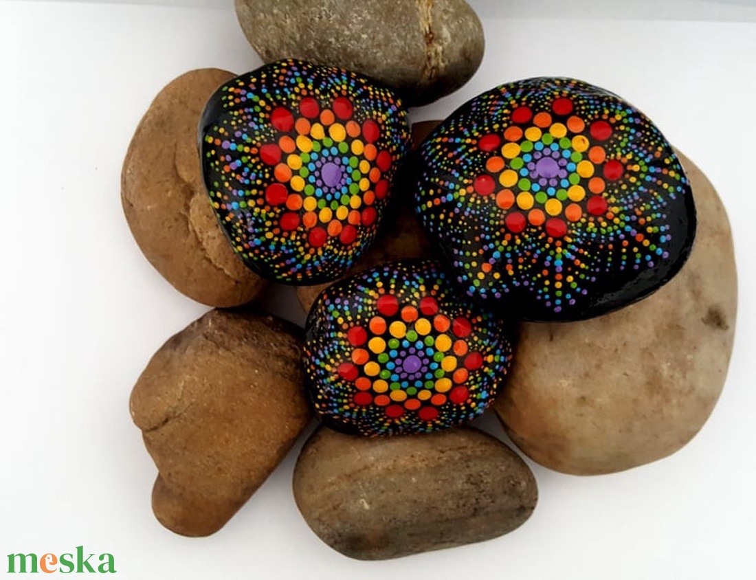 pöttyöző technikával készített manadala stílusú természetes ajándék kő - otthon & életmód - dekoráció - spiritualitás - mandala - Meska.hu pöttyöző technikával készített manadala stílusú természetes ajándék kő - otthon & életmód - dekoráció - spiritualitás - mandala - Meska.hu