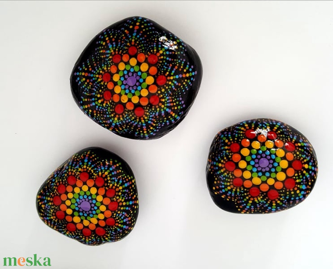pöttyöző technikával készített manadala stílusú természetes ajándék kő - otthon & életmód - dekoráció - spiritualitás - mandala - Meska.hu pöttyöző technikával készített manadala stílusú természetes ajándék kő - otthon & életmód - dekoráció - spiritualitás - mandala - Meska.hu