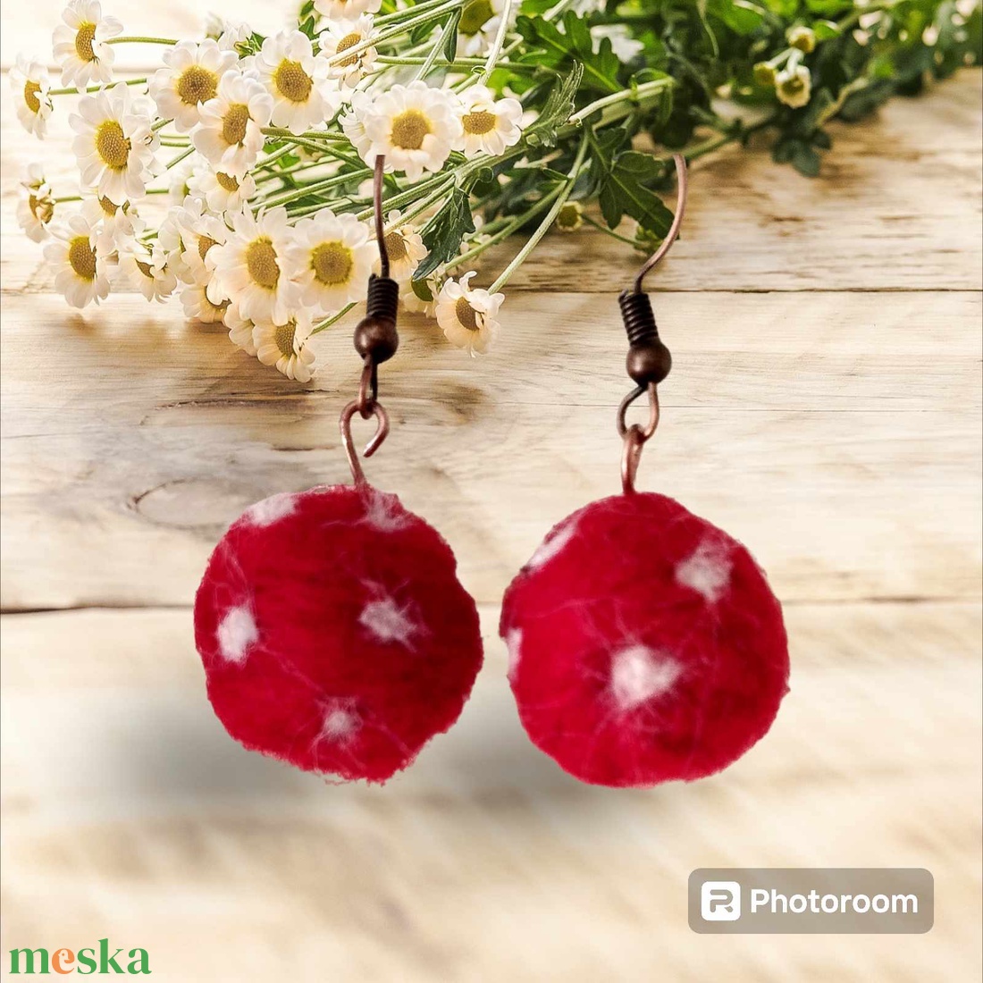  Természetes gyapjú golyó fülbevaló - ékszer - fülbevaló - lógós kerek fülbevaló - Meska.hu