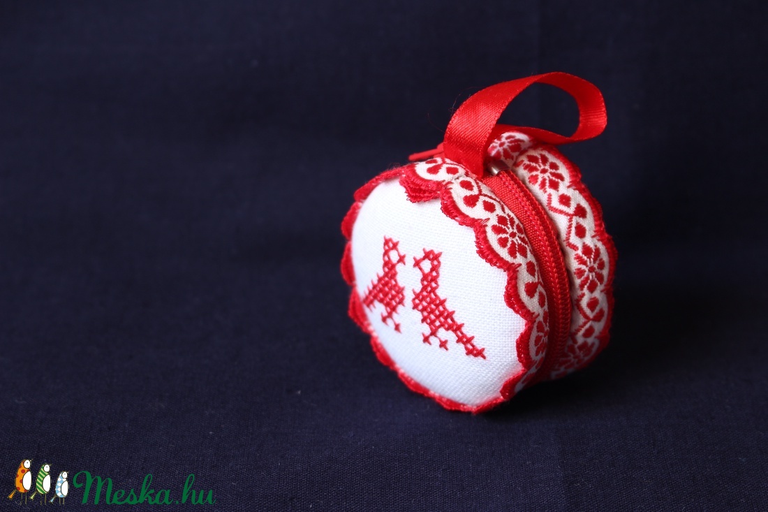 Macaron ékszertartó népi keresztszemes hímzéssel - ékszer - ékszertartó - ékszerdoboz - Meska.hu Macaron ékszertartó népi keresztszemes hímzéssel - ékszer - ékszertartó - ékszerdoboz - Meska.hu