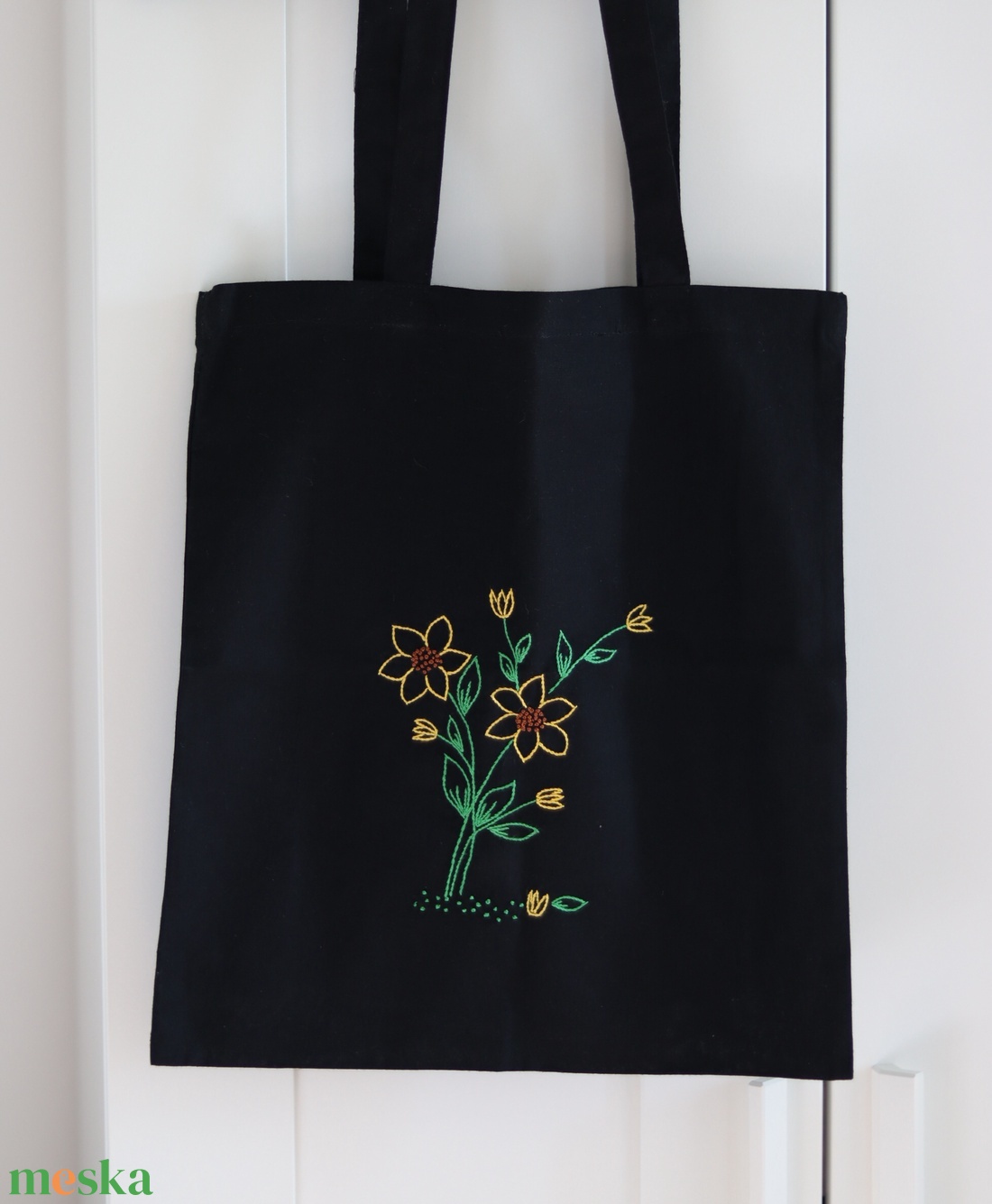 Virágos hímzett vászontáska, fekete - táska & tok - bevásárlás & shopper táska - shopper, textiltáska, szatyor - Meska.hu