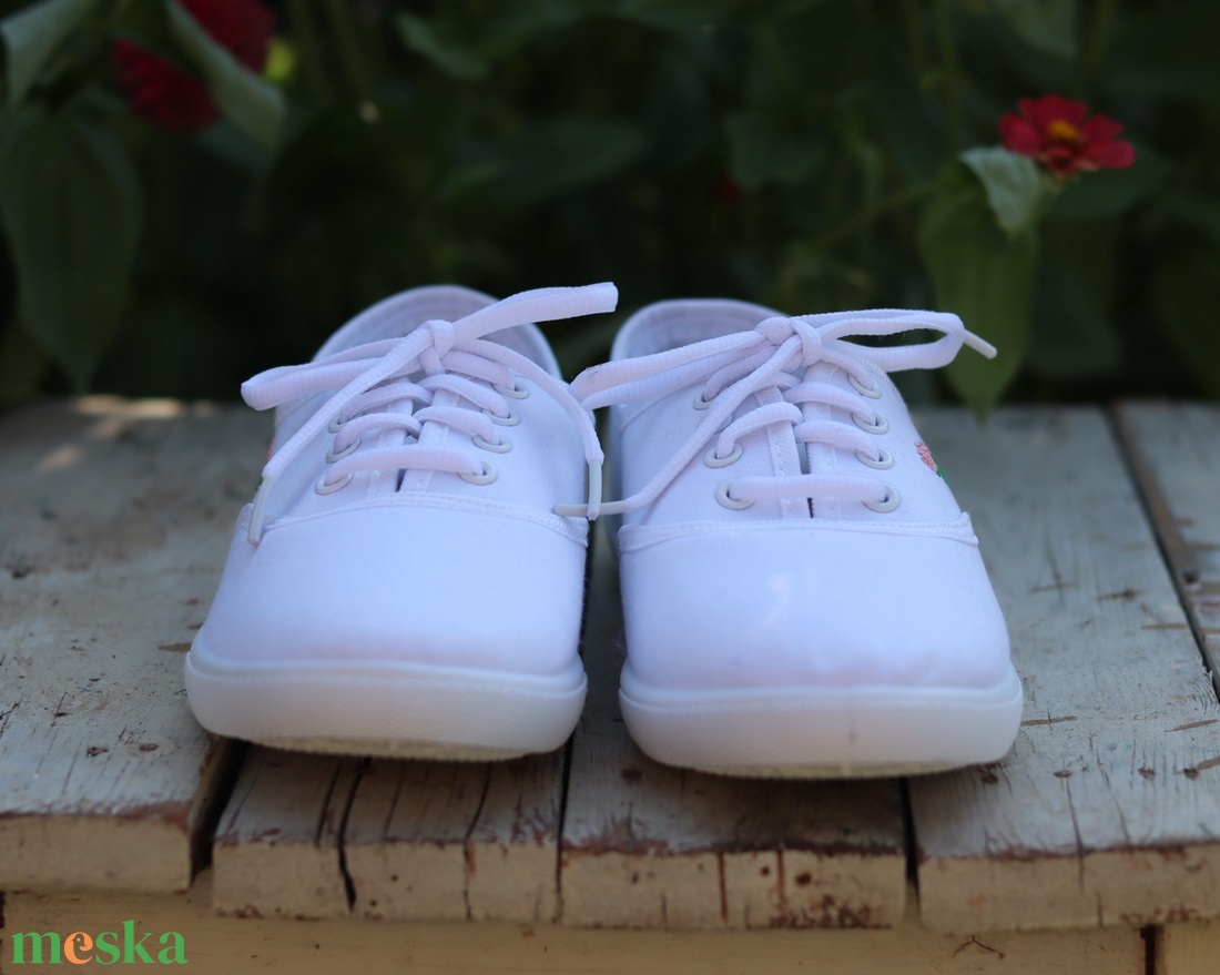 Hímzett cipő - Virágmintával - ruha & divat - cipő & papucs - cipő, szandál - Meska.hu