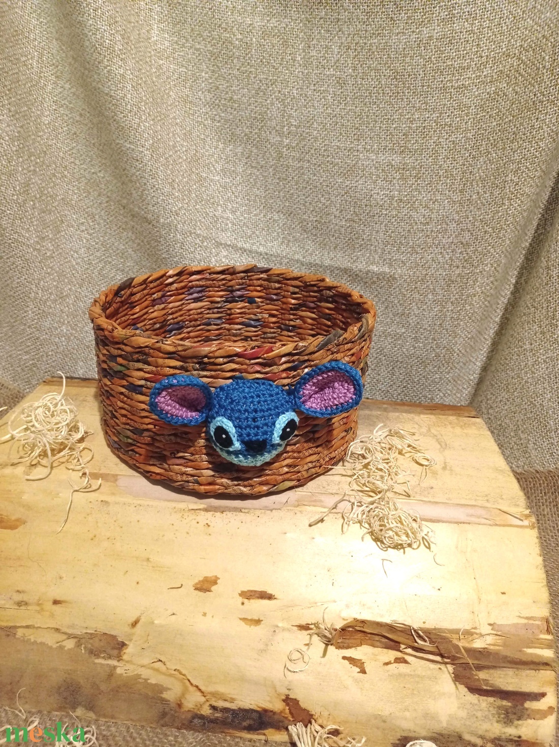 Papírfonott tárolókosár horgolt stitch figurával - otthon & életmód - babaszoba, gyerekszoba - játéktároló - Meska.hu Papírfonott tárolókosár horgolt stitch figurával - otthon & életmód - babaszoba, gyerekszoba - játéktároló - Meska.hu