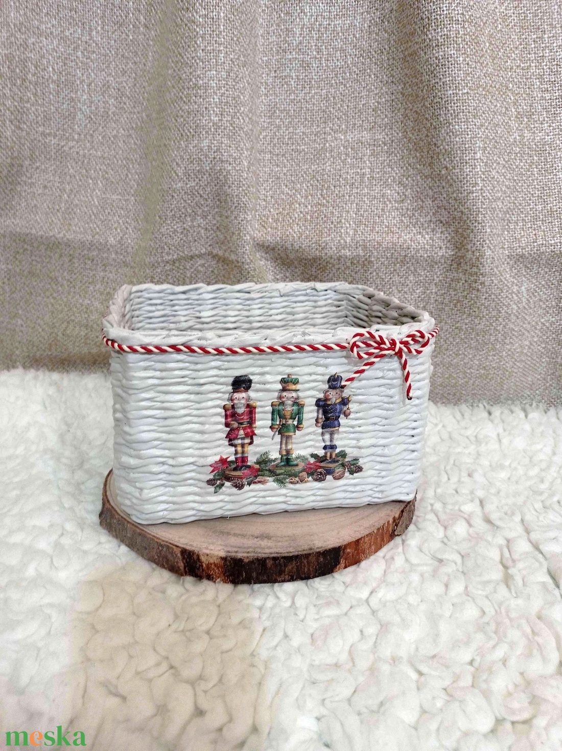 Papírfonott karácsonyi tárolókosár diótörő motívummal - karácsony - karácsonyi lakásdekoráció - karácsonyi lakásdíszek - Meska.hu