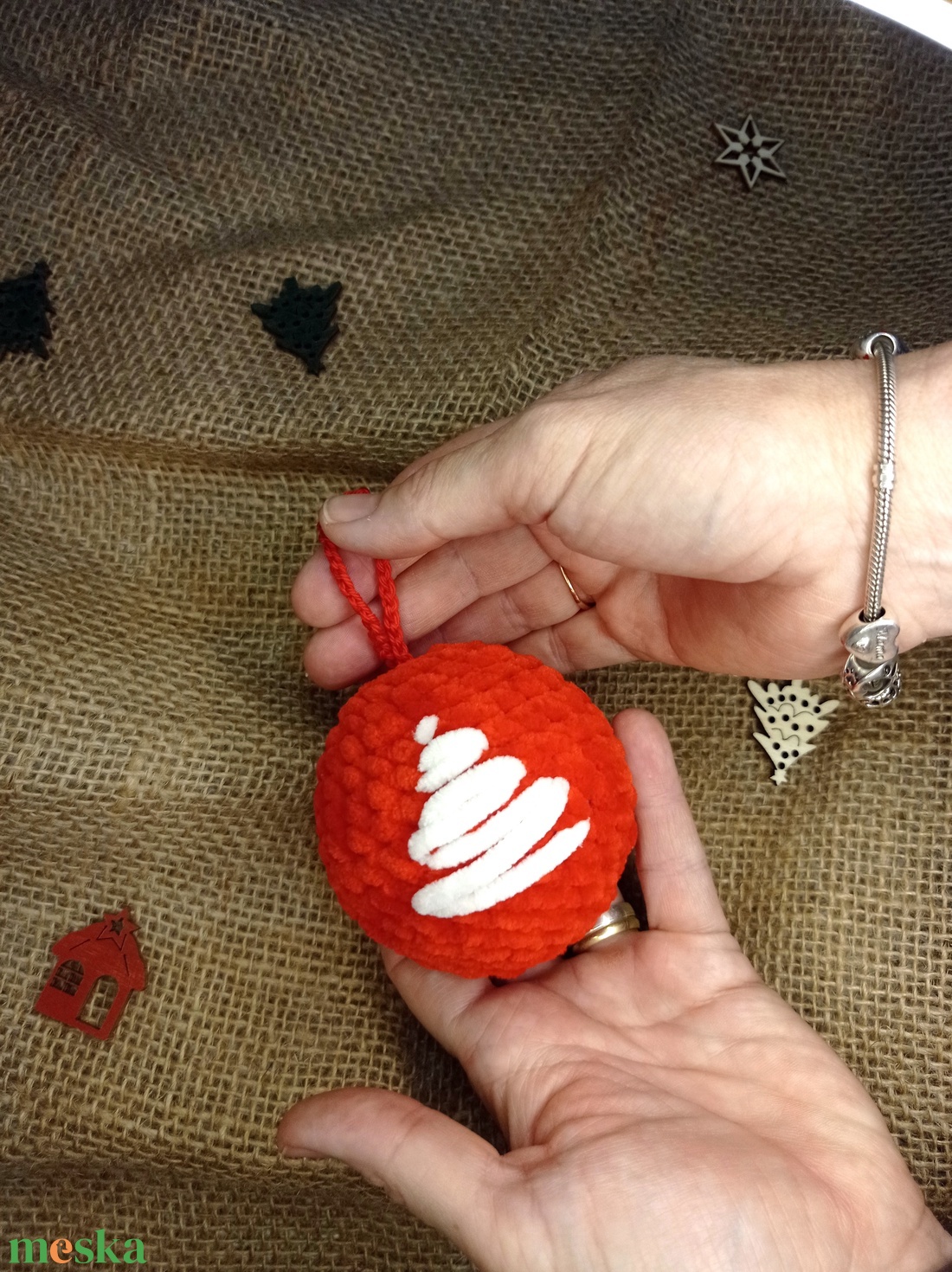 horgolt karácsonyfa díszek - karácsony - karácsonyi lakásdekoráció - karácsonyfadíszek - Meska.hu