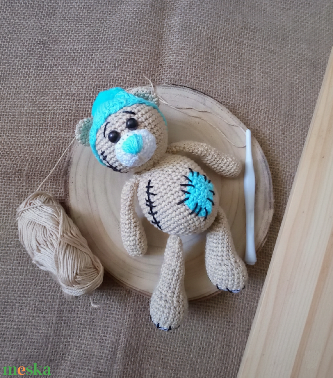 Horgolt sebhelyes maci sapkában - játék & sport - plüssállat & játékfigura - maci - Meska.hu