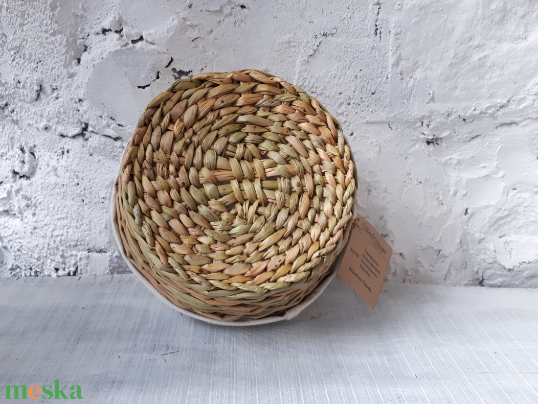Fonott tároló kosár kákából - otthon & életmód - tárolás & rendszerezés - tárolókosár - Meska.hu
