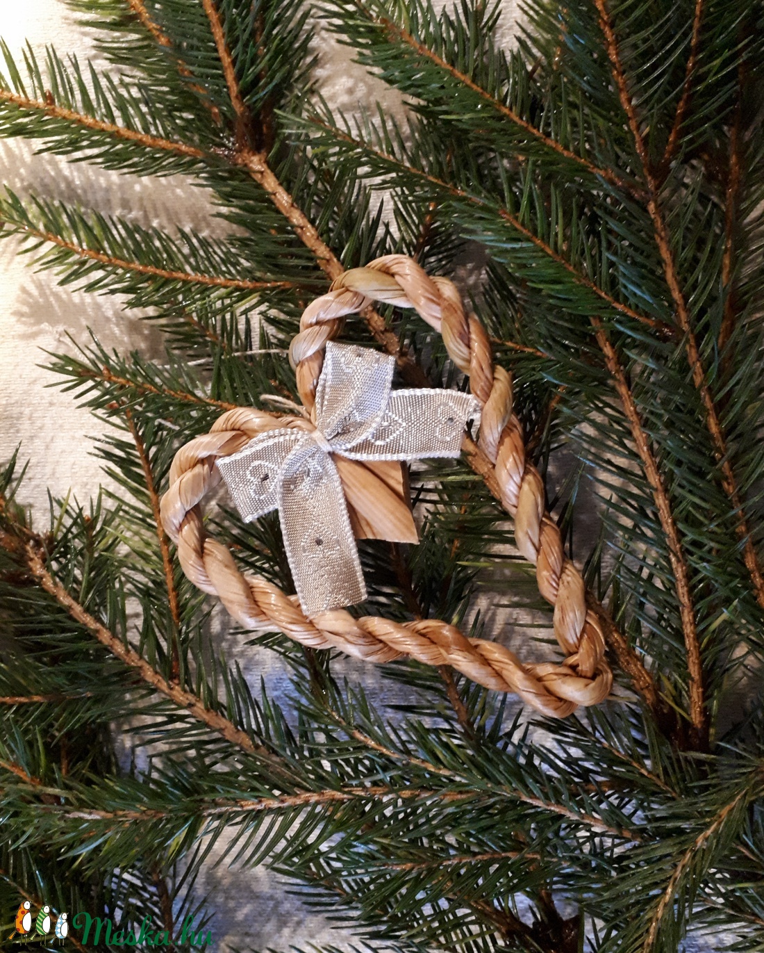 Karácsonyi dísz, fonott gyékényszív ezüstös  masnival - természetes dekoráció - karácsony - Meska.hu