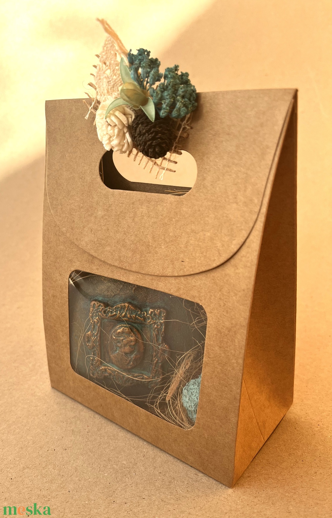 Antik bronz karácsonyi medalion natúr dísztáskában - karácsony - karácsonyi lakásdekoráció - karácsonyfadíszek - Meska.hu