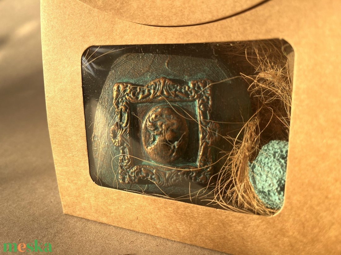 Antik bronz karácsonyi medalion natúr dísztáskában - karácsony - karácsonyi lakásdekoráció - karácsonyfadíszek - Meska.hu