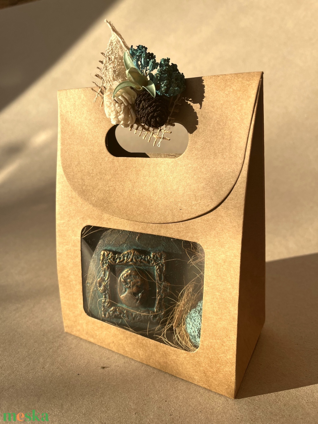 Antik bronz karácsonyi medalion natúr dísztáskában - karácsony - karácsonyi lakásdekoráció - karácsonyfadíszek - Meska.hu