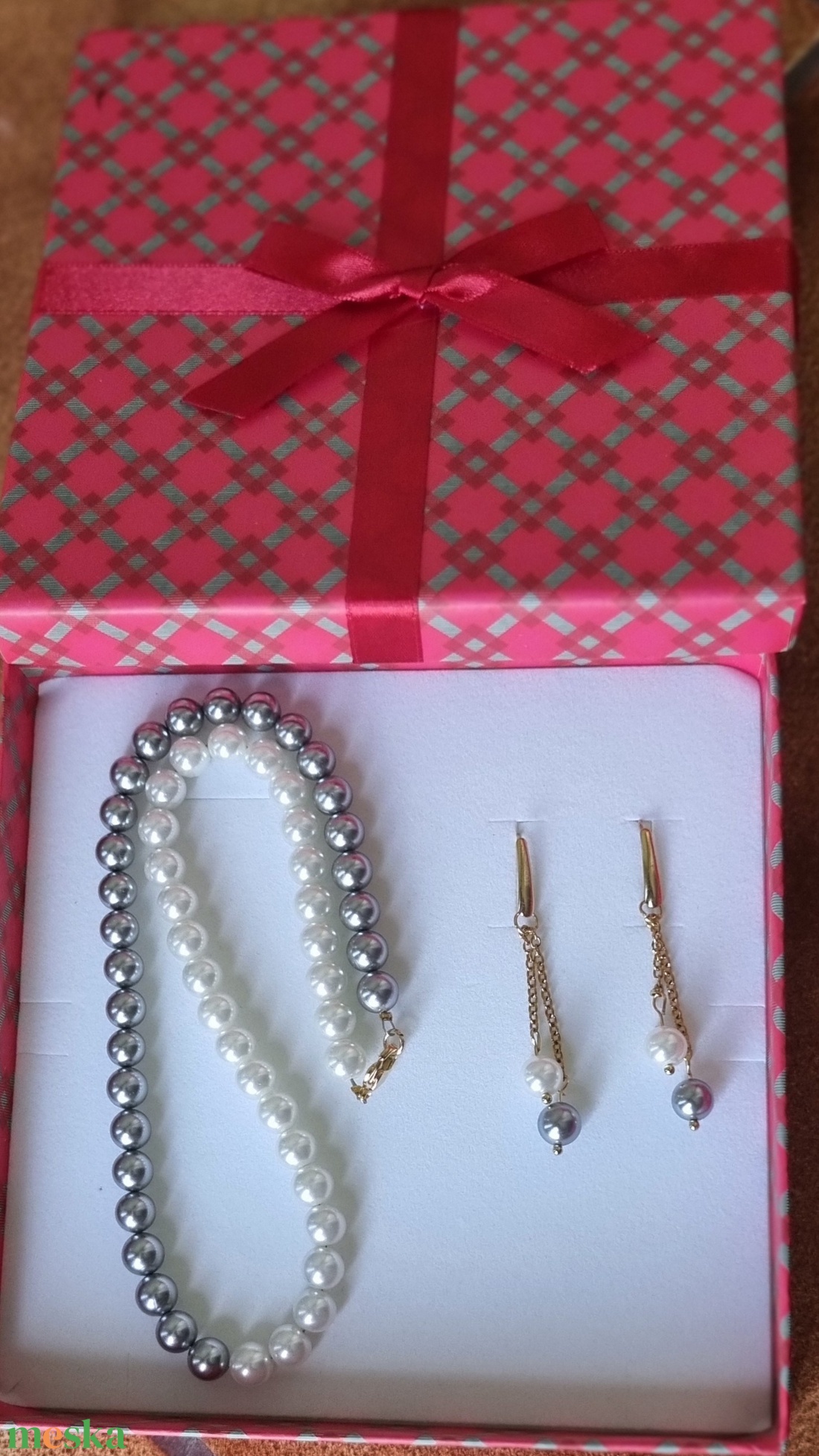 Elegáns édesvizi tenyésztett gyöngy ékszerszett - aranyozott nyaklánc és fülbevaló - ékszer - nyaklánc - bogyós nyaklánc - Meska.hu