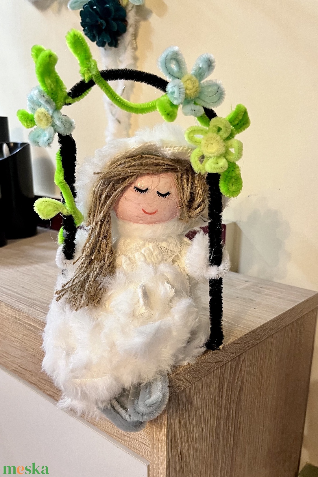 Kislány a hintán - karácsony - karácsonyi lakásdekoráció - karácsonyi manók, figurák - Meska.hu