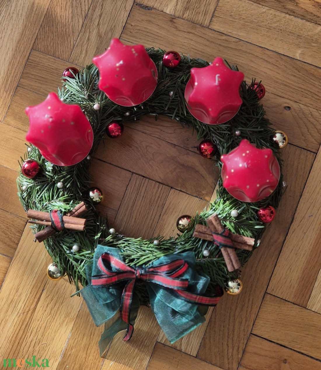 Karácsonyi adventi koszorú élő fenyővel - karácsony - karácsonyi lakásdekoráció - ünnepi asztaldekoráció - Meska.hu