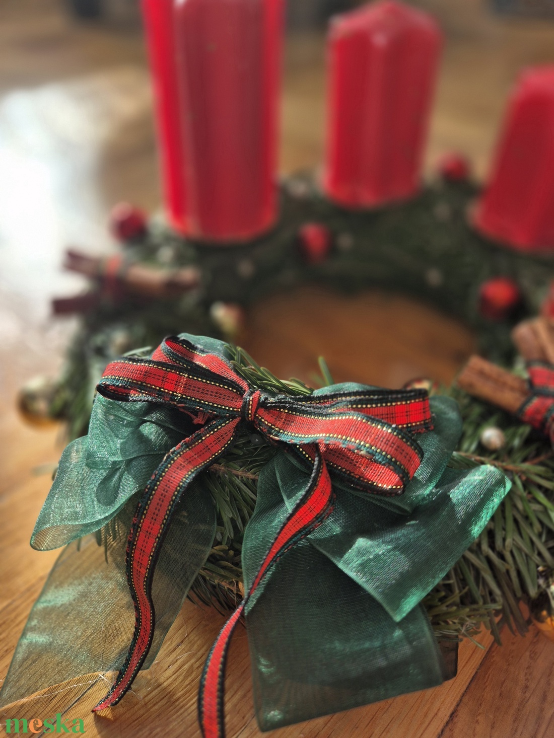 Karácsonyi adventi koszorú élő fenyővel - karácsony - karácsonyi lakásdekoráció - ünnepi asztaldekoráció - Meska.hu