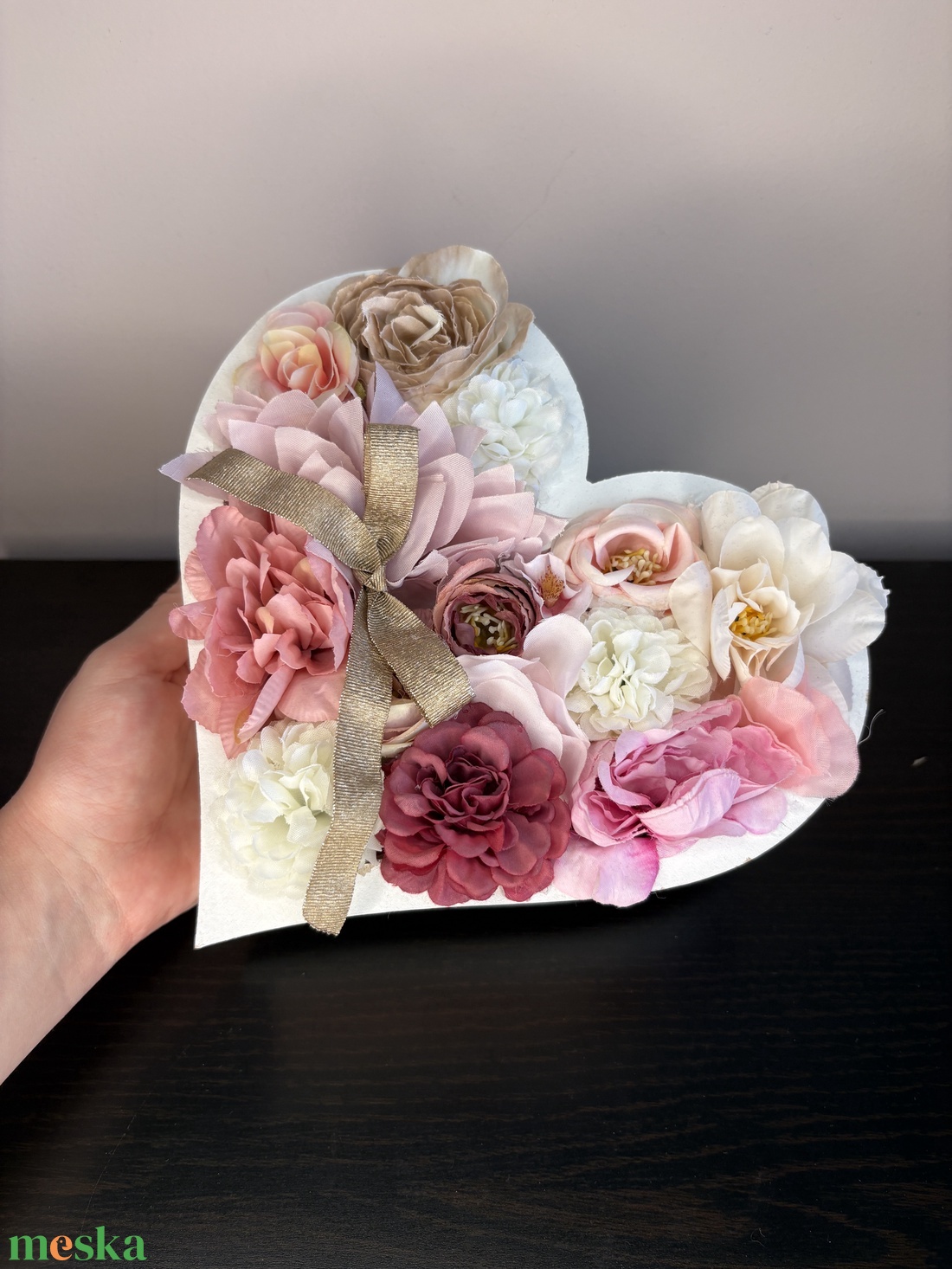 Szív alakú művirágos dísz - otthon & életmód - dekoráció - asztal és polc dekoráció - asztaldísz - Meska.hu