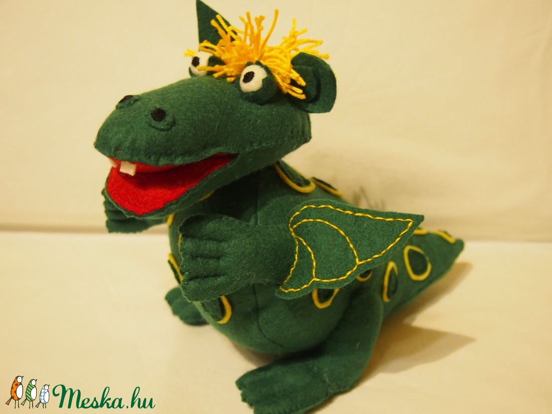 Egyfejű sárkány  pillangóval -  - Meska.hu