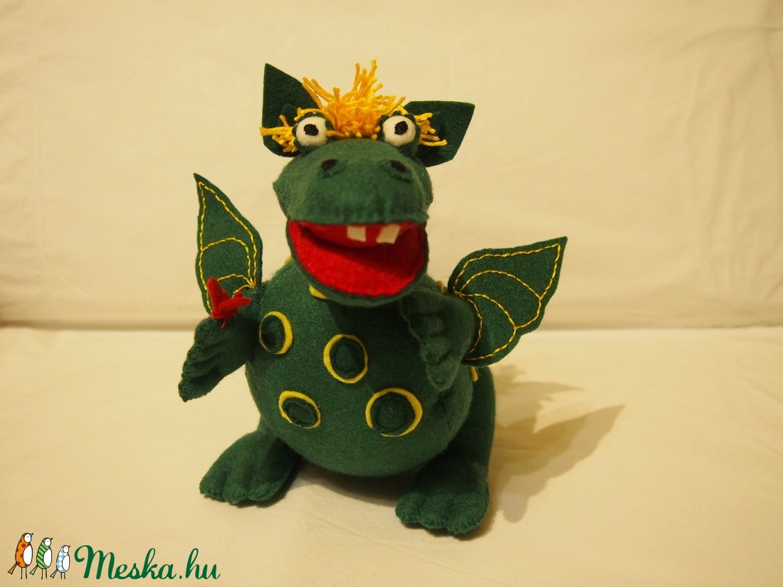 Egyfejű sárkány  pillangóval -  - Meska.hu