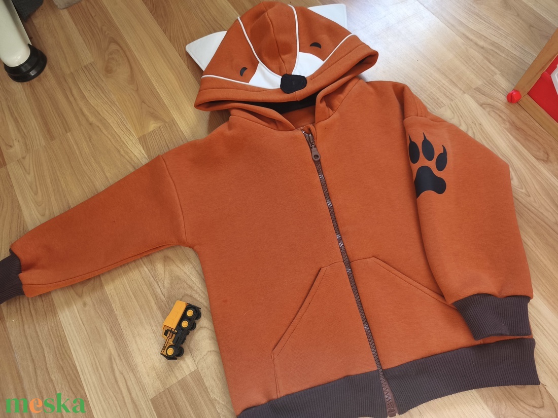 Kapucnis rókás/ farkasos pulóver - ruha & divat - babaruha & gyerekruha - pulóver - Meska.hu