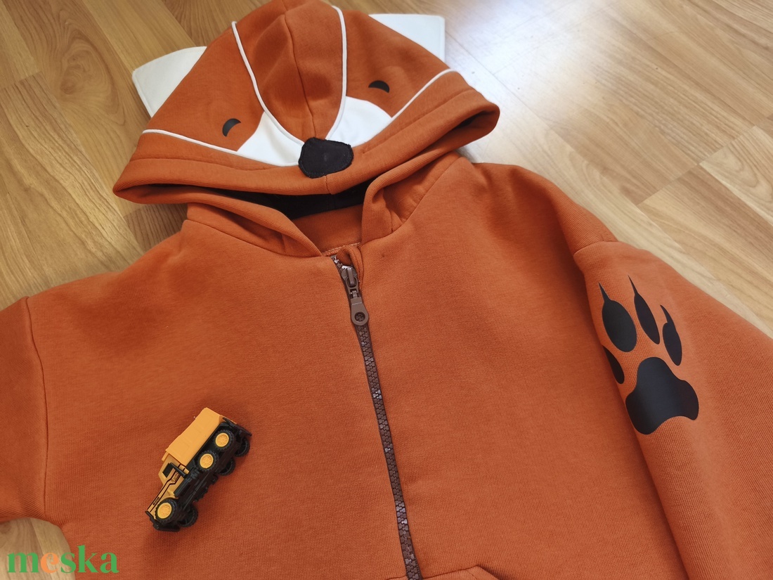 Kapucnis rókás/ farkasos pulóver - ruha & divat - babaruha & gyerekruha - pulóver - Meska.hu