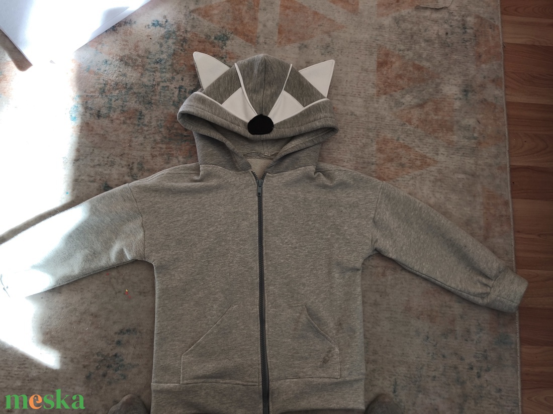 Kapucnis rókás/ farkasos pulóver - ruha & divat - babaruha & gyerekruha - pulóver - Meska.hu