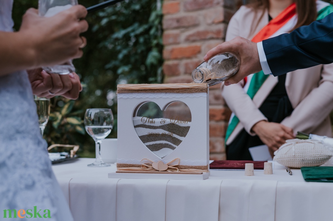 Esküvői homokceremónia emlékdoboz � szív ablakos, névre szóló � rusztikus esküvői dekor, szertartás kellék, örök emlék - esküvő - emlék & ajándék - nászajándék - ceremónia szett - Meska.hu