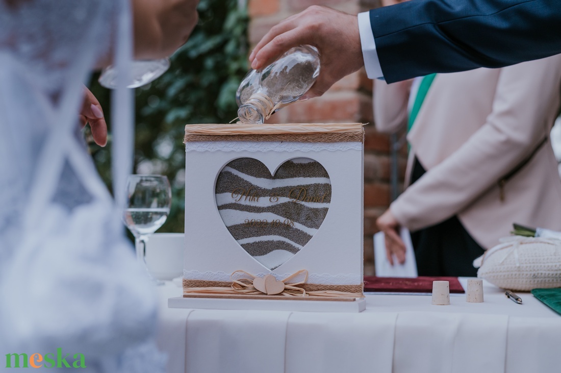 Esküvői homokceremónia emlékdoboz � szív ablakos, névre szóló � rusztikus esküvői dekor, szertartás kellék, örök emlék - esküvő - emlék & ajándék - nászajándék - ceremónia szett - Meska.hu